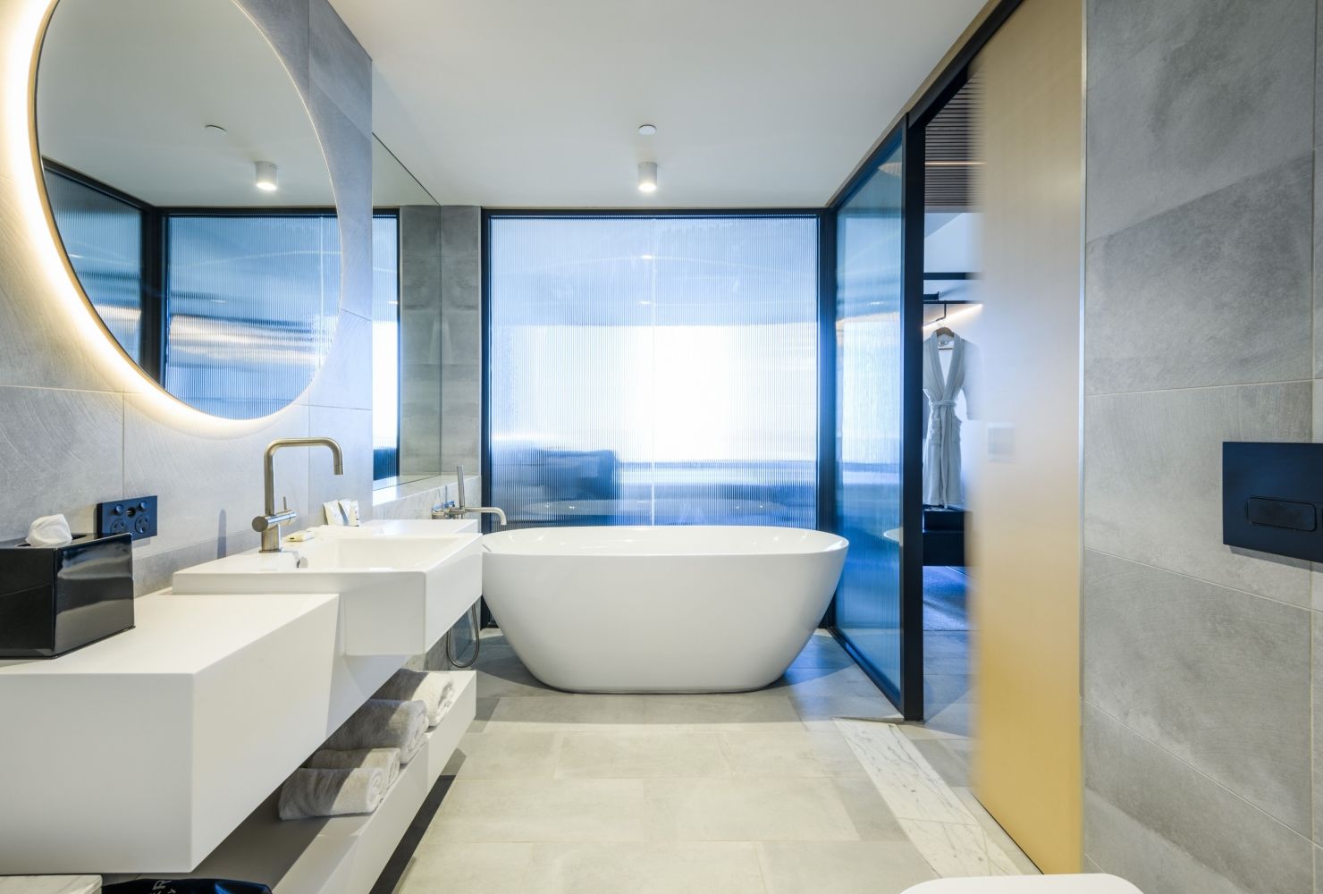 Luxury Studio Bathroom